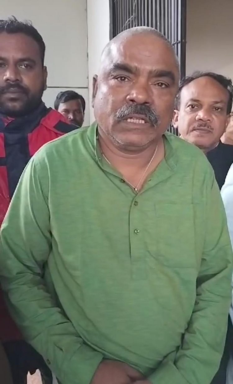 मुख्यमंत्री विष्णु देव साय की संवेदनशीलता और तत्परता ने बचाई न.पं.अध्यक्ष राधेलाल नाग की जान : बाढ़ में फंस जाने के बाद रेस्क्यू टीम ने किया मदद