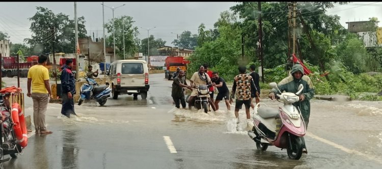 बस्तर अंचल में चल रहे राहत कार्यों में आई तेजी : वनमंत्री केदार कश्यप ने अधिकारियों को दिए थे राहत कार्यों में तेजी लाने के निर्देश