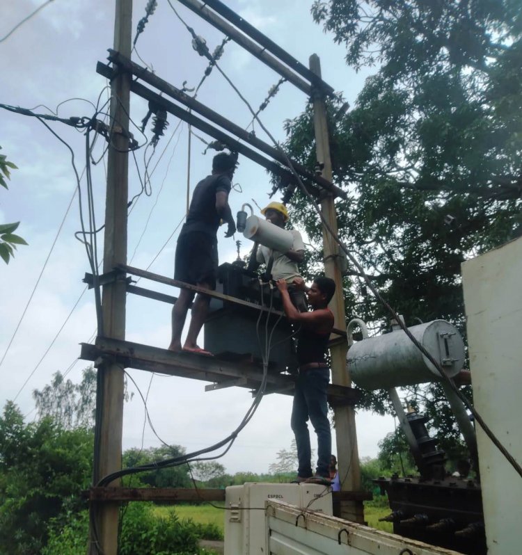 घूमरा पकरीटोली, तिलंगा के सलिहाटोला और बरहागुडा में बिजली आपूर्ति पुनः बहाल होने पर ग्रामीणों को मिली राहत : ग्रामवासियों ने मुख्यमंत्री श्री साय को दिया धन्यवाद