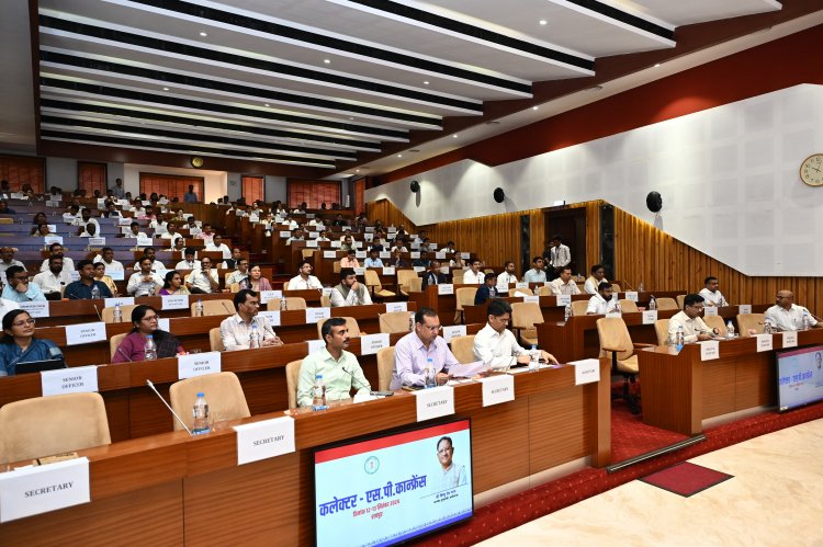 दो दिवसीय मुख्यमंत्री कलेक्टर कांफ्रेंस में सीएम ने दिया कलेक्टरों को सख्त निर्देश : राजस्व मामलों की धीमी गति और मनरेगा में मानव दिवस की सृजन कम होने पर जताया नाराजगी