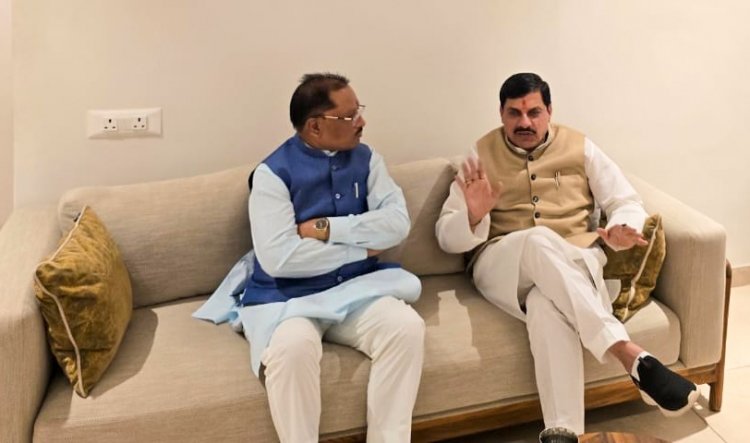 एमपी मुख्यमंत्री डॉ.मोहन यादव के पिता के तेरहवीं कार्यक्रम में शामिल हुवे मुख्यमंत्री साय : किया श्रद्धांजलि अर्पित