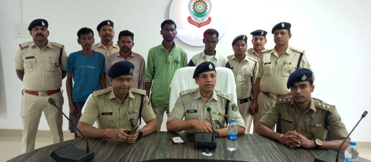 सिर कटी लाश मामले में पुलिस ने 4 आरोपियों को किया गिरफ्तार,रोजाना के झगड़े और जमीन विवाद से तंग आकर आरोपियों ने क्राइम पेट्रोल देख बनाई योजना और दिया घटना को दिया अंजाम