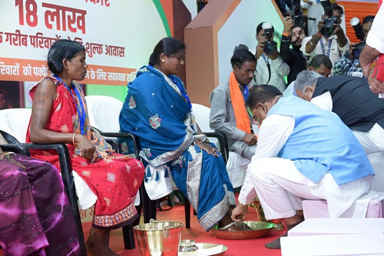 मोर आवास मोर अधिकार : मुख्यमंत्री श्री विष्णुदेव साय ने आवास हितग्राहियों का किया अभिनंदन