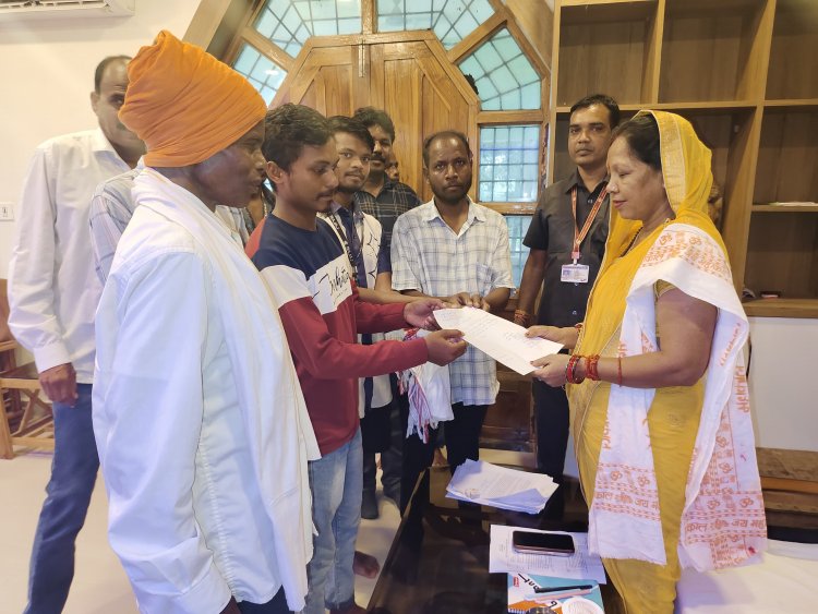 जशपुर जिले की सड़कों की स्थिति में व्यापक सुधार लाने मुख्यमंत्री की पहल से मुस्कूटी से मुख्य मार्ग तक सड़क निर्माण के लिए 4 करोड़ 28 लाख रूपए की मिली स्वीकृति,ग्रामीणों में खुशी की लहर