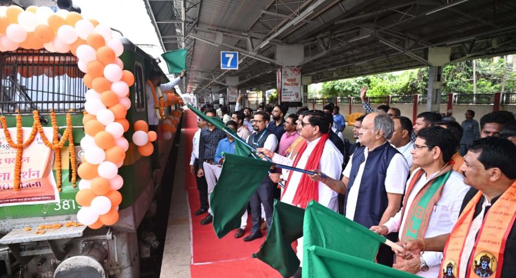 सीएम साय की पहल पर शुरू हुवे श्री रामलला दर्शन योजना अंतर्गत छत्तीसगढ़ के 850 श्रद्धालु अयोध्या के लिए रवाना,श्रद्धालु काशी विश्वनाथ का भी करेंगे दर्शन