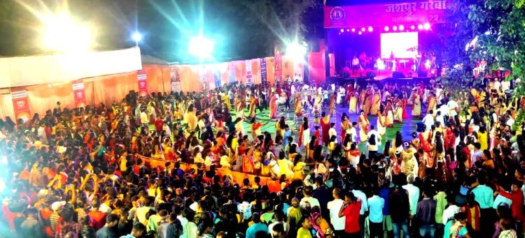 शारदीय नवरात्र के अवसर पर धूमधाम से मनाया जाएगा जशपुर गरबा महोत्सव   श्री बालाजी जनकल्याण समिति द्वारा गरबा उत्सव के लिए किया जा रहा है जोर-शोर से तैयारी