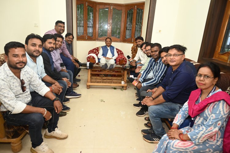 जशपुर प्रेस क्लब के पत्रकारों ने सीएम विष्णुदेव साय से मुलाकात कर सीएम का जताया आभार,पत्रकारों की मांग पर सीएम ने जनसंपर्क अधिकारी नूतन सिदार का किया है जशपुर में पुनः पदस्थापना