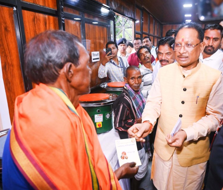 100 कुंभकारों को मुख्यमंत्री साय ने किया निशुल्क इलेक्ट्रॉनिक चाक वितरित,माटी कला बोर्ड की ओर से कुम्भकार टेराकोटा योजना के तहत दिया गया लाभ