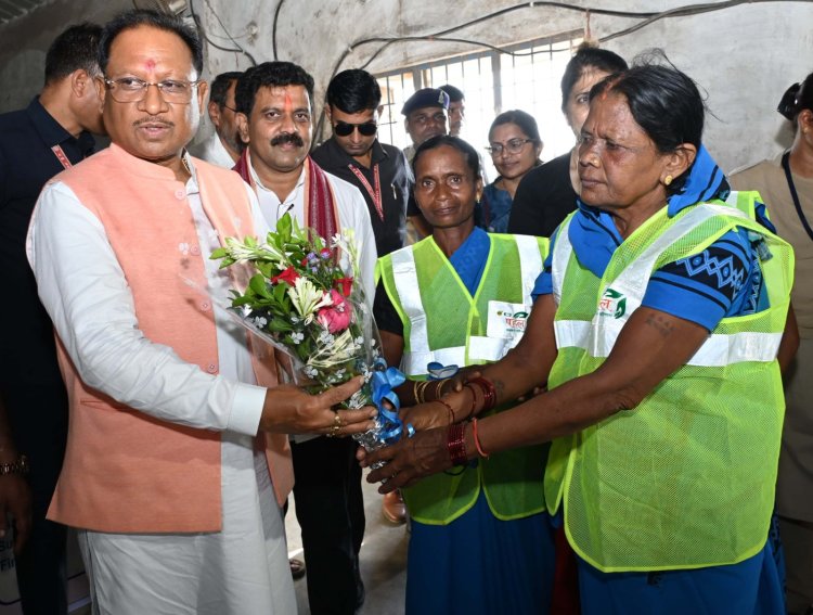 मुख्यमंत्री साय ने कहा स्वच्छता अभियान ने लिया जनआंदोलन का रूप : मुख्यमंत्री एवं केन्द्रीय जल शक्ति मंत्री ने 32 करोड़ 7 लाख 60 हजार रूपए के 35 कार्यों का किया भूमिपूजन एवं लोकार्पण
