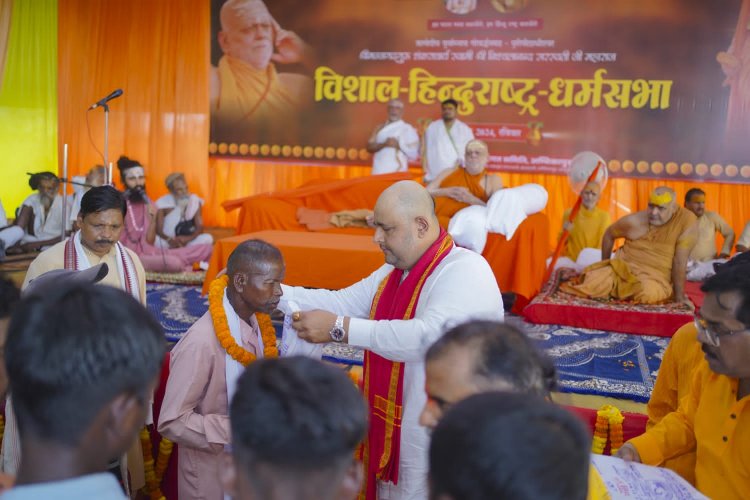 अंबिकापुर में हुआ घर वापस कार्यक्रम : पुरी पीठ के 145 वें श्रीमज्जगद्गुरु शंकराचार्य के आशीर्वाद से प्रबल प्रताप सिंह जूदेव ने 22 परिवार के 100 सदस्यों को कराया सनातन धर्म में घरवापसी