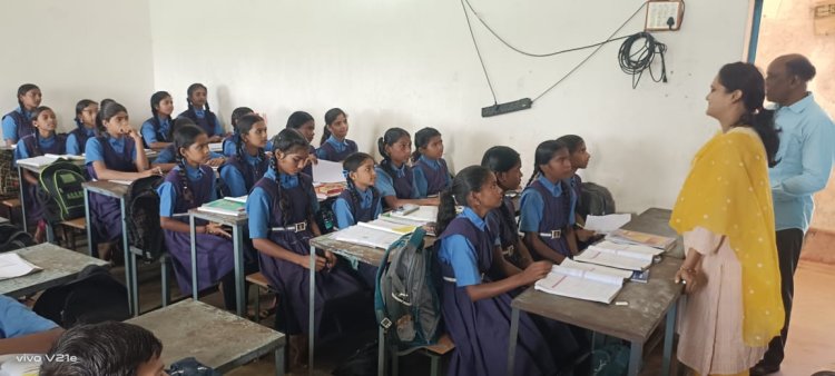 जिला जनसम्पर्क कार्यालय जशपुर :जिले के स्कूलों में आकस्मिक निरीक्षण द्वारा तहसीलदार कर रहे व्यवस्थाओं की जांच कलेक्टर के निर्देश पर राजस्व अधिकारी कर रहे स्कूलों का निरीक्षण