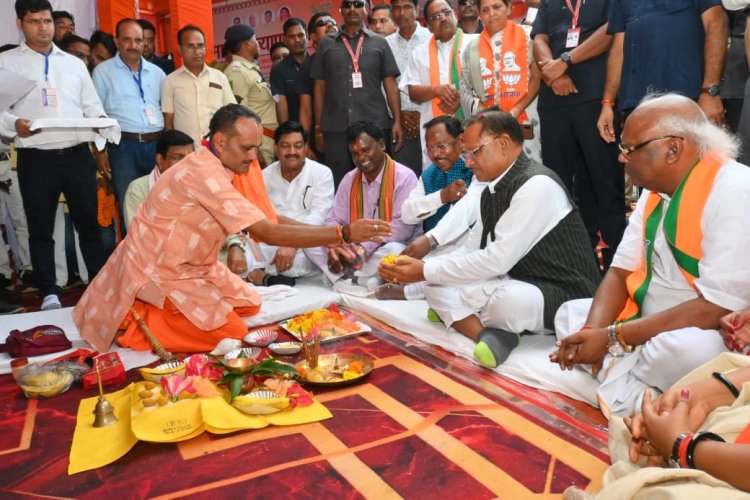 मुख्यमंत्री श्री विष्णु देव साय ने सूरजपुर जिले को दी करोड़ों की सौगात  187 करोड़ 51 लाख की लागत के 109 कार्यों का किया भूमिपूजन और शिलान्यास