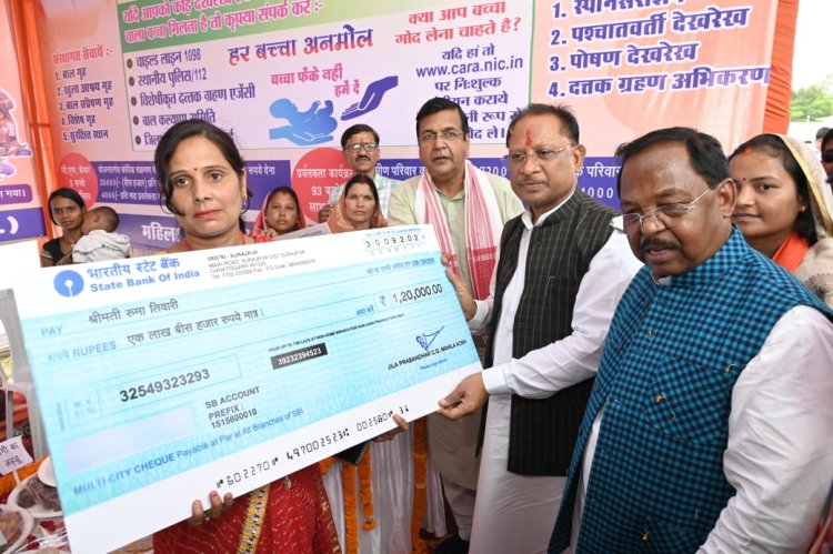 मुख्यमंत्री श्री विष्णुदेव साय ने किया विभागीय स्टालों का अवलोकन, अवलोकन के दौरान हितग्राहियों को सामग्री एवं ऋण राशि चेक का वितरण वॉलीबॉल अकादमी की छात्राओं को ट्रैक सूट वितरण कर दी भविष्य की शुभकामनाएं