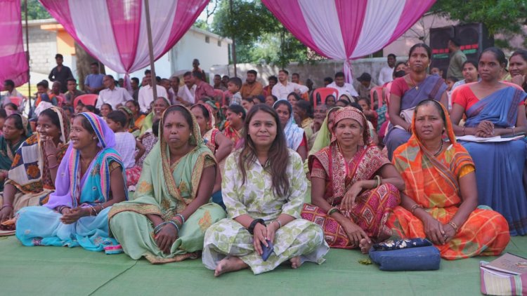 विष्णु के सुशासन में गांव के विकास के लिए गांवों में आयोजित की जा रही विशेष ग्राम सभाएं बगिया के विशेष ग्राम सभा में लोगों को विभिन्न योजनाओं, पंचायत की विकास योजनाओं के बारे में दी गई जानकारी