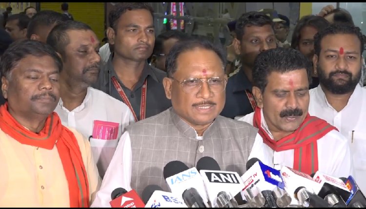 दो दिवसीय दिल्ली प्रवास से राजधानी रायपुर लौटे मुख्यमंत्री विष्णुदेव साय ने मीडिया में दिया बड़ा बयान,कहा पीएम मोदी और केंद्रीय गृहमंत्री शाह सहित केंद्रीय मंत्री पियूष गोयल से हुआ सार्थक चर्चा,विस्तार से जानने देखें पूरी वीडियो