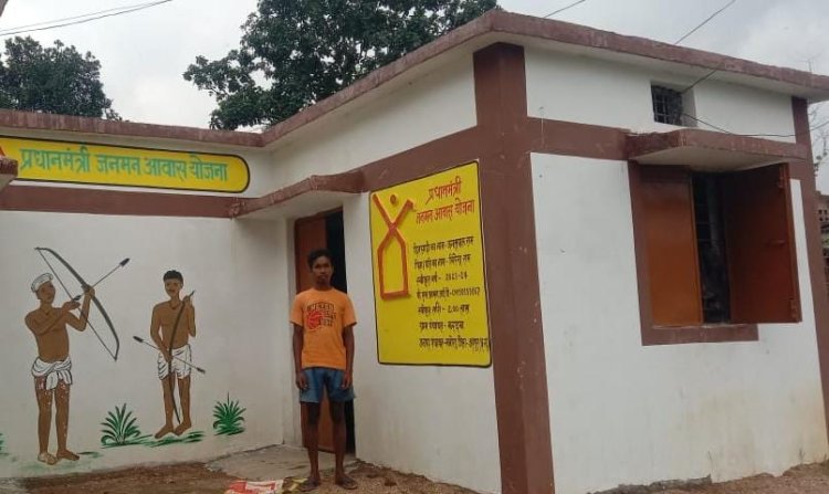 विशेष पिछड़ी जनजाति पहाड़ी कोरवा जगतपाल के जीवन में आई खुशियों की बहार : खुद का अपना पक्का मकान मिलने से खुशियों से झूम उठा परिवार