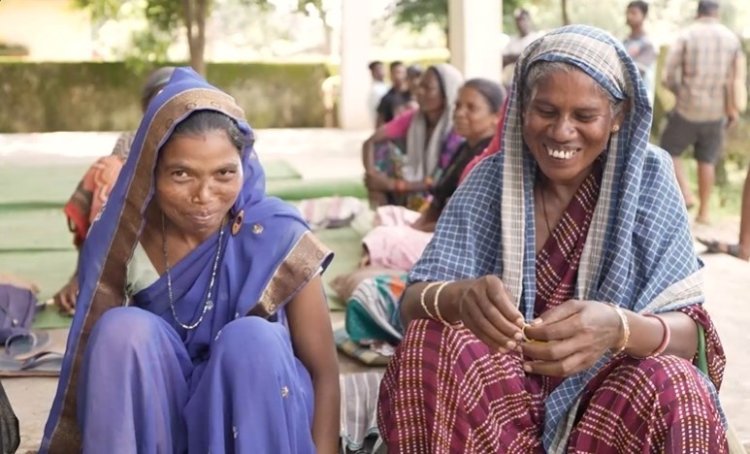 विष्णु सुशासन में तेजी से बदली घुघरी गांव की तस्वीर : सरकार की योजनाओं से ग्रामीण हो रहे लाभान्वित,बन रही महिलाएं आत्मनिर्भर