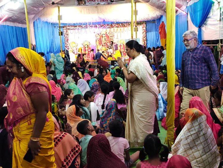 बागबहार में आयोजित दुर्गा पूजा संध्या आरती में शामिल हुई विधायक श्रीमती गोमती साय : विधायक ने किया घोषणा,कहा आने वाले वर्ष में सुसज्जित मंच पर विराजेंगी माता रानी