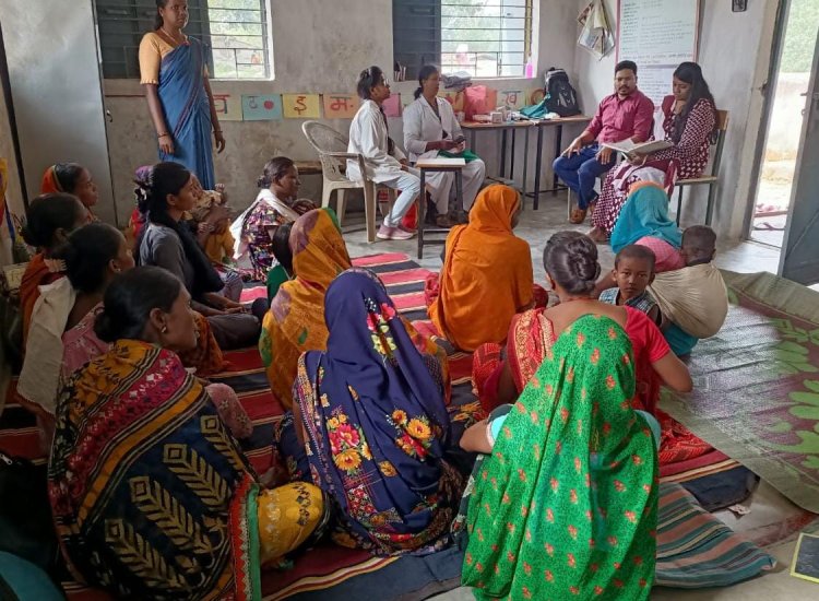 सीएम साय के निर्देश पर टीकाकरण अभियान में लाई गई तेजी :  बच्चों और गर्भवती माताओं को समय पर टीकाकरण करने स्वास्थ विभाग की टीम पहुंची आंगनबाड़ी केंद्र केरापाठ,देवडांड़, छिछली,रौनी कुरकुरिया,सरधापाठ,सकरडेगा और जुरतेला