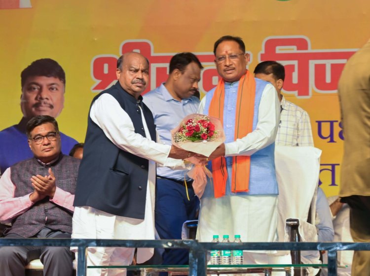 मुख्यमंत्री साय रावण दहन कार्यक्रम में हुवे शामिल,सीएम ने कहा बुराई को त्याग कर सत्य की राह अपनाने प्रेरित करता है विजयादशमी पर्व,दशहरा मैदान सौंदर्यीकरण के लिये 50 लाख  रु देने का घोषणा