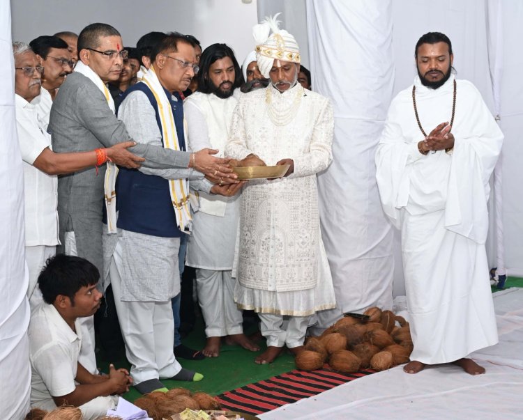 प्रदेश की खुशहाली और सामाजिक समरसता का कामना करते हुवे मुख्यमंत्री साय ने भण्डारपुरी धाम में गुरुगद्दी आसन का किया दर्शन