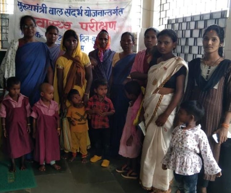 जशपुर जिला में मुख्यमंत्री बाल सन्दर्भ योजना के तहत आंगनबाड़ी केंद्र और स्वास्थ्य केंद्र में शिविर लगा बच्चों का किया जा रहा स्वास्थ्य परीक्षण