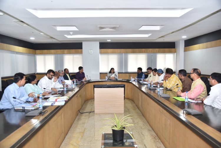 प्रमुख सचिव श्रीमती निहारिका बारिक सिंह ने अधिकारी-कर्मचारी संघों के प्रतिनिधियों से की चर्चा, संघों की मांगों का परीक्षण कराकर आवश्यक कार्यवाही का दिया आश्वासन