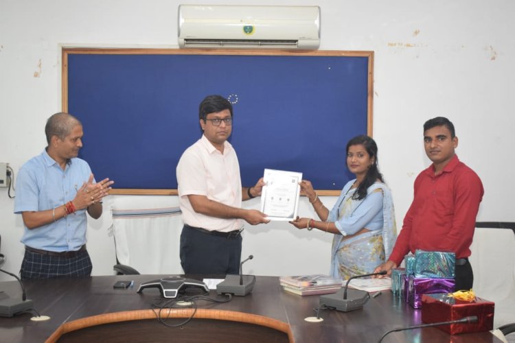 विनोबा ऐप्प के माध्यम से स्कूलों में नवाचारी शिक्षा पर उत्कृष्ट कार्य करने वाले 13 शिक्षकों और 3 सीएसी को कलेक्टर जशपुर ने किया सम्मानित