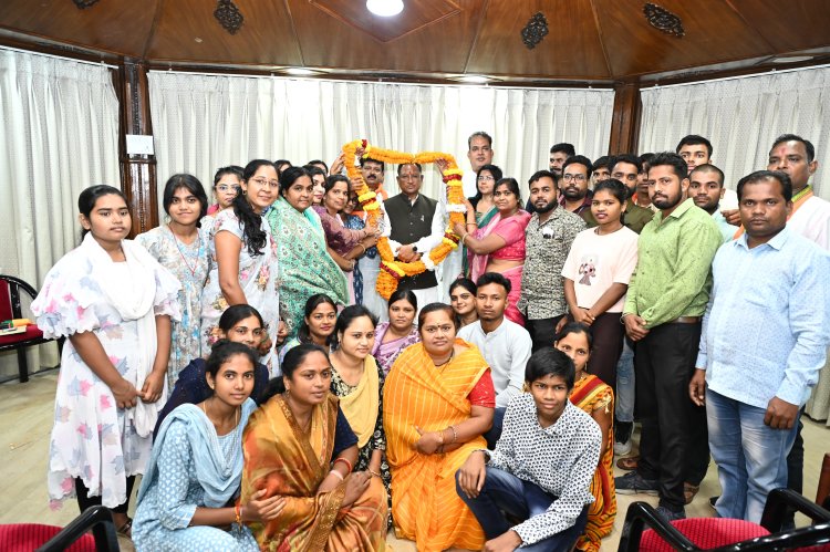 मुख्यमंत्री साय ने निभाया बहनों से किया वादा,दिवंगत शिक्षक पंचायत के परिजनों को लम्बे संघर्ष यात्रा का मिला सुखद परिणाम, सीएम ने कहा अब किसी के साथ नहीं होगा अन्याय,सबके साथ हमेशा खड़ी है हमारी सरकार