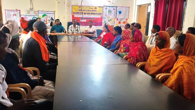 टीबी मुक्त पंचायत बनाने बैगा-गुनिया करेंगे सहयोग,   टीबी रोग होने के कारण, बचाव के उपाय, लक्षण, जांच एवं उपचार के बारे दी गई जानकारी,   वैध बैगा गुनिया को टीबी मुक्त भारत अभियान के तहत् दिया गया प्रशिक्षण