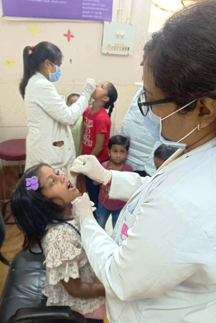 स्वर्णप्राशन एवं बाल रक्षा किट के लिए आयुर्वेद महाविद्यालय चिकित्सालय में उमड़ी भीड़,  2216 बच्चों को कराया गया स्वर्णप्राशन, 300 बच्चों को पांच दवाओं से निर्मित बाल रक्षा किट भी दिए गए