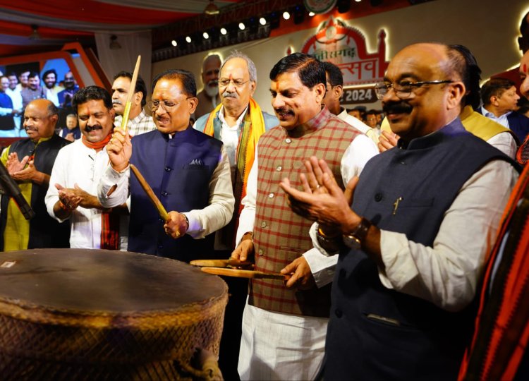 छत्तीसगढ़ राज्योत्सव में सांस्कृतिक कार्यक्रमों की मनमोहक प्रस्तुतियां, तीजा-पोरा, हरेली, गौरी-गौरा पूजा के साथ ही सुवा-करमा नृत्य की शानदार प्रस्तुति से दर्शक मंत्रमुग्ध हुए