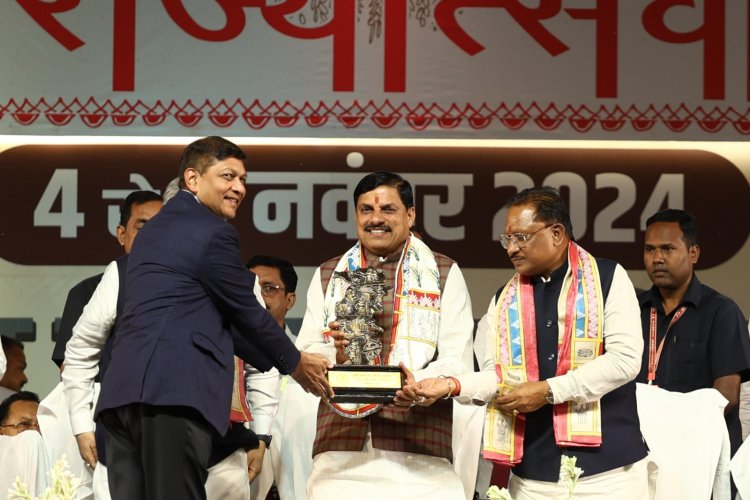 डबल इंजन की सरकारें छत्तीसगढ़ और मध्यप्रदेश को तेजी से लेकर जा रही विकास की राह पर: मुख्यमंत्री डॉ. मोहन यादव, मध्यप्रदेश के मुख्यमंत्री डॉ. मोहन यादव ने तीन दिवसीय छत्तीसगढ़ राज्योत्सव का किया शुभारंभ