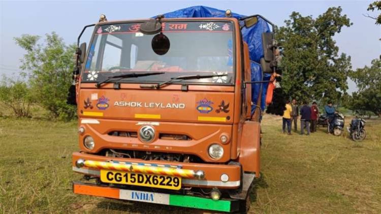 Jashpur News : जशपुर में धान खरीदी से पहले बिचौलिए कर रहे हैं कमाल, मचा रहे हैं धमाल...अवैध धान से लदा हुआ ट्रक हुआ जब्त...पढ़ें पूरी खबर