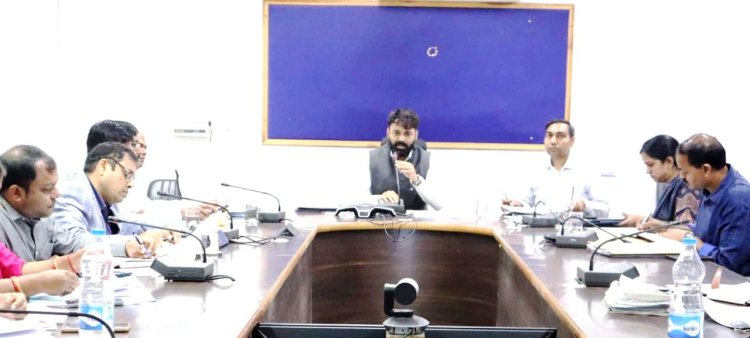 छोटे-मोटे काम के लिए लोगों को न आना पड़े जिला मुख्यालय, तहसील स्तर पर ही करें उनकी समस्या का निराकरण- कलेक्टर श्री व्यास, पटवारी और शाखा लिपिक फाइल दबाकर बैठे हो तो करें कार्यवाही, राजस्व विभाग को आम जनता का विश्वास जितना होगा