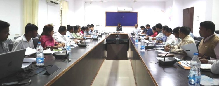 कलेक्टर ने अवैध धान परिवहन करने वालों पर कड़ी कार्यवाही करने के दिए निर्देश, धान खरीदी केन्द्र में किसानों के लिए छाया, पानी सहित बुनियादी सुविधाएं कराएं उपलब्ध, अवैध धान परिवहन को रोकने के लिए चेक पोस्ट पर लगाएं कर्मचारियों की ड्यूटी