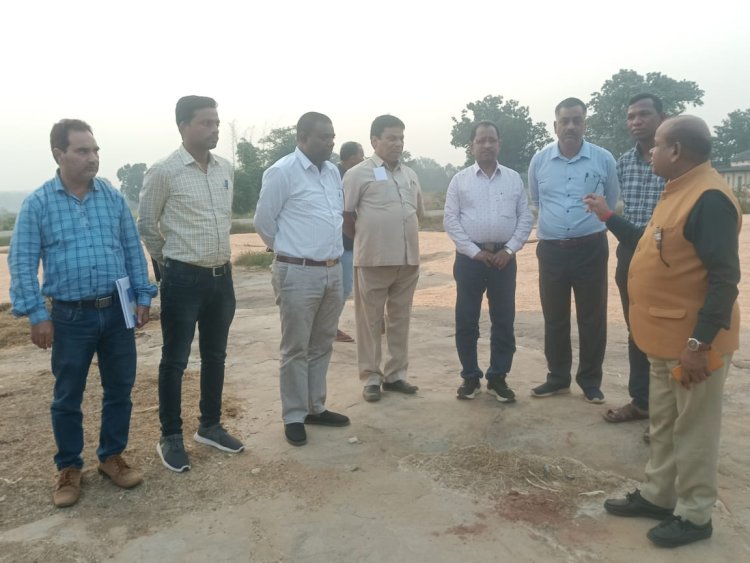सरगुजा कमिश्नर जे आर चुरेंद्र ने बगीचा के धान खरीदी केंद्र का किया आकस्मिक निरीक्षण खरीदी केंद्र में किसानों के लिए सारी व्यवस्था सुनिश्चित करने के दिए निर्देश 