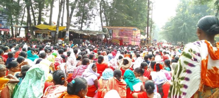 आवाज दो हम एक है : आंगनबाड़ी कार्यकर्ताओं और सहायिकाओं ने एक स्वर में आवाज बुलंद कर लगाई दहाड़,8 सूत्रीय मांगों को लेकर किया धरना प्रदर्शन,कुछ देर उपरांत सौंपेंगे ज्ञापन