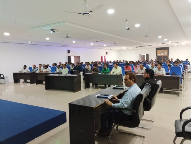 धान उपार्जन एवं निराकरण में प्रचलित ऑनलाइन सॉफ्टवेयर के संचालन के संबंध में दिया गया प्रशिक्षण,  प्रशिक्षण समापन पश्चात बायोमेट्रिक डिवाइस भी किया गया प्रदान