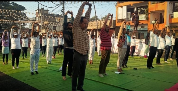जनजातीय गौरव दिवस पदयात्रा के पूर्व बाला साहब देशपांडेय गार्डन में योगाभ्यास कार्यक्रम हुआ आयोजित...योगाभ्यास और श्रमदान कर स्वच्छता का भी दिया गया संदेश...पढ़ें पूरी खबर