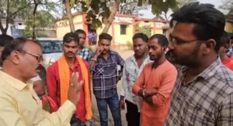 ये लो.! जय श्री राम बोलना छात्रों को पडाऊ महंगा...शिक्षक ने कर दी पिटाई...ग्रामीणों में आक्रोश...पढ़ें पूरी खबर