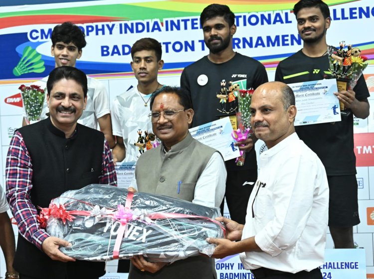 ओलंपिक में स्वर्ण पदक जीतने वाले छत्तीसगढ़ के खिलाड़ी को 3 करोड़ रुपए, रजत पदक विजेता को 2 करोड़ व कांस्य पदक विजेता को 1 करोड़ रुपए की प्रोत्साहन राशि दी जाएगी,  खेल प्रतिभाओं को आगे बढ़ाने छत्तीसगढ़ सरकार प्रतिबद्ध - मुख्यमंत्री श्री विष्णुदेव साय,  मुख्यमंत्री श्री साय सीएम ट्राफी इंडिया इंटरनेशनल चैलेंज बैडमिंटन स्पर्धा 2024 के समापन समारोह में हुए शामिल