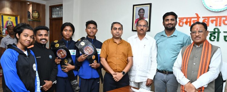 मुख्यमंत्री ने किक बॉक्सिंग खिलाड़ियों की हौसला अफजाई की, सरगुजा के खिलाड़ियों ने राष्ट्रीय स्पर्धा में जीते मैडल, मुख्यमंत्री ने उज्ज्वल भविष्य के लिए दी शुभकामनाएं