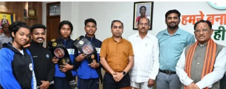 CM साय ने किक बॉक्सिंग खिलाड़ियों की हौसला अफजाई की...सरगुजा के खिलाड़ियों ने राष्ट्रीय स्पर्धा में जीते मेडल...मुख्यमंत्री ने उनके उज्जवल भविष्य की दी शुभकामनाएं...पढ़ें पूरी खबर