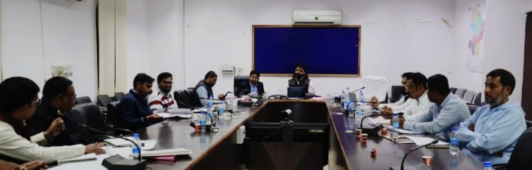 कलेक्टर ने जिले की निर्माण एजेंसियों की ली समीक्षा बैठक, लंबित निर्माण कार्यों को समय सीमा में पूर्ण करने कलेक्टर ने दिए निर्देश