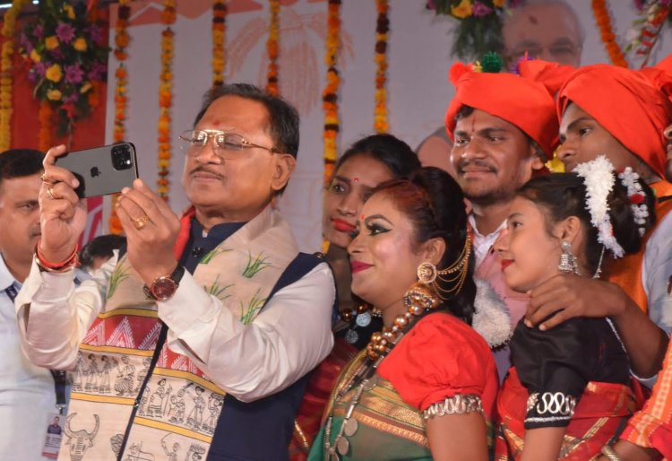 बड़ी खबर : देश की राजधानी दिल्ली में दिखी छत्तीसगढ़ के लोक संस्कृति की झलक : मुख्यमंत्री साय ने कहा सशक्त भारत के निर्माण में छत्तीसगढ़ की बड़ी महत्वपूर्ण भूमिका