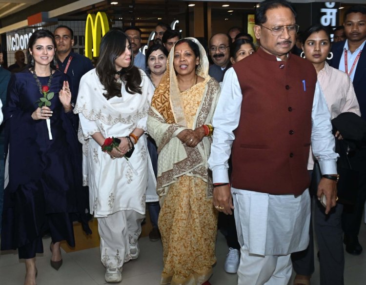 Chhattisgarh News : मुख्यमंत्री ने सपरिवार देखी ‘द साबरमती रिपोर्ट’ फिल्म...22 साल पहले गुजरात के गोधरा में हुए ट्रेन हादसे की सच्चाई...पढ़ें पूरी खबर