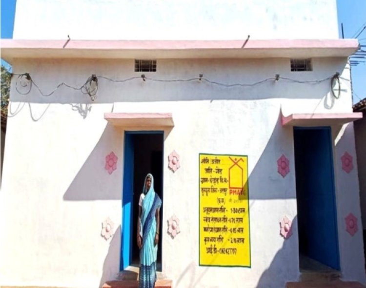 Jashpur News : पीएम आवास योजना से छेरडांड़ के शांति का सपना हुआ पूरा...अब पक्के मकान में भयमुक्त होकर रह रहा परिवार...पढ़ें पूरी समाचार