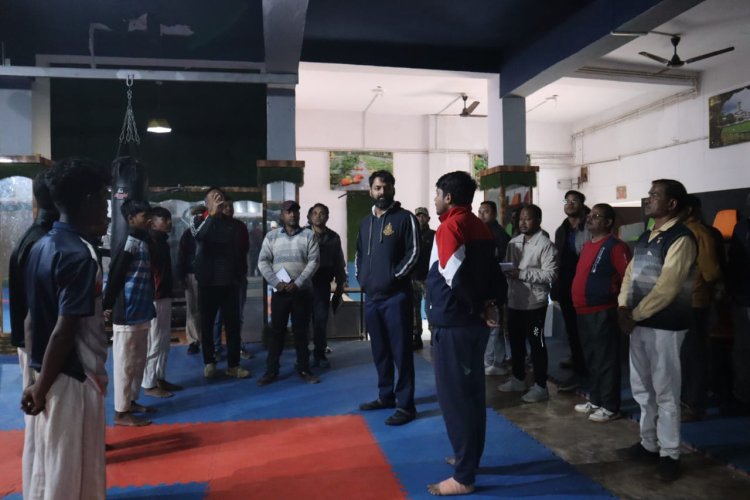 कलेक्टर ने नगर पालिका क्षेत्र जशपुर में लाइब्रेरी और आडिटोरियम निर्माण के स्थल चयन के लिए शासकीय भूमि का किया निरीक्षण,  इनडोर स्टेडियम, ताइक्वांडो स्टेडियम, शासकीय जिला ग्रन्थालय का भी किया निरीक्षण