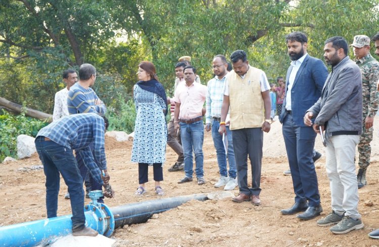 कलेक्टर रोहित व्यास ने पोंगरो एनीकट हाईड्रो पावर आधारित पम्पिंग योजना का किया निरीक्षण : शून्य कार्बन उर्त्सजन पर आधारित योजना से 40 किसान परिवारों को मिल रहा लाभ,अधिकारियों से चर्चा कर जिले के अन्य किसानों को भी योजना का लाभ दिलाने दिए निर्देश